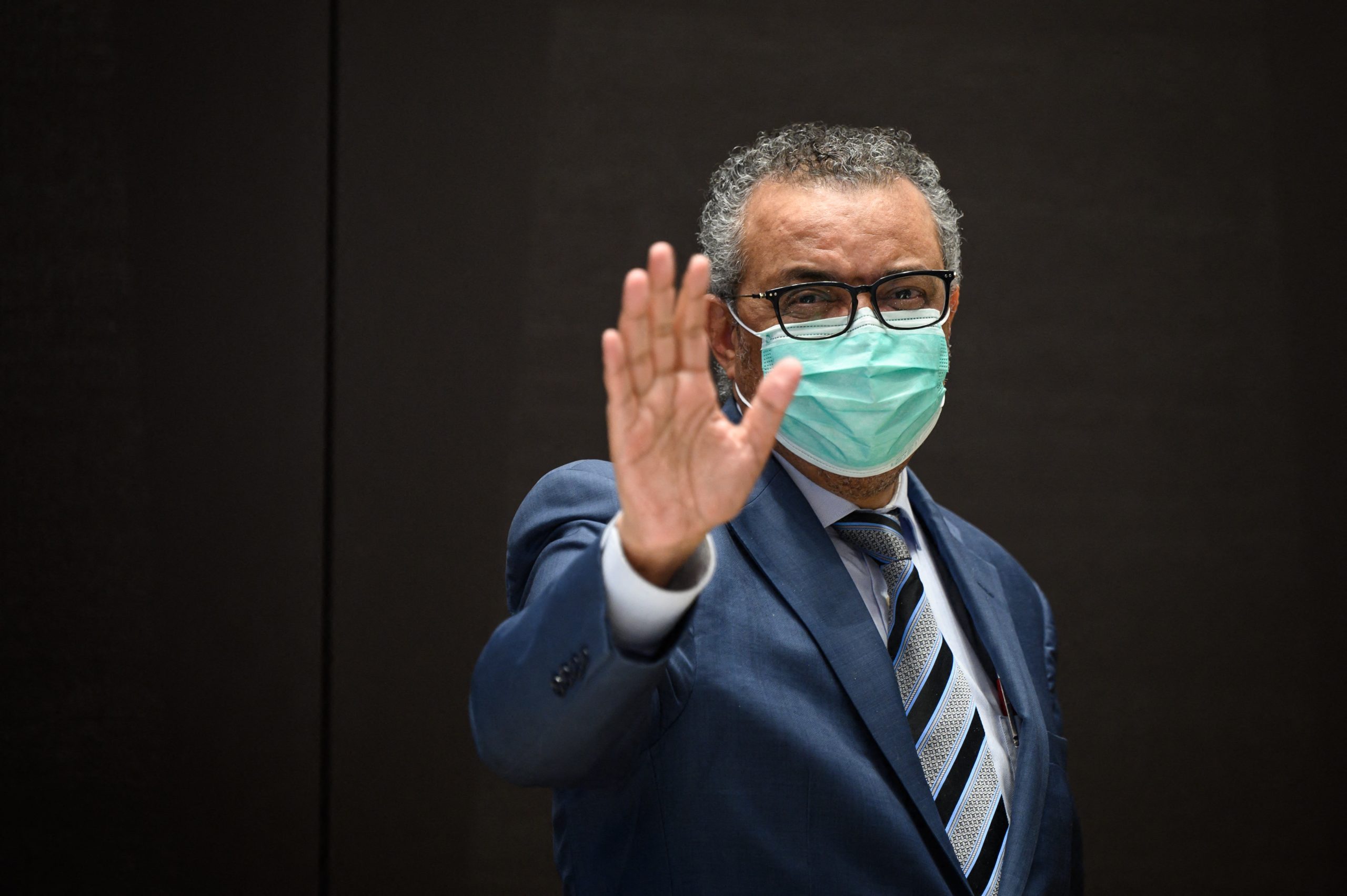 El director general de la OMS expresó su preocupación por la tranquilidad con la que el mundo toma la nueva variante.