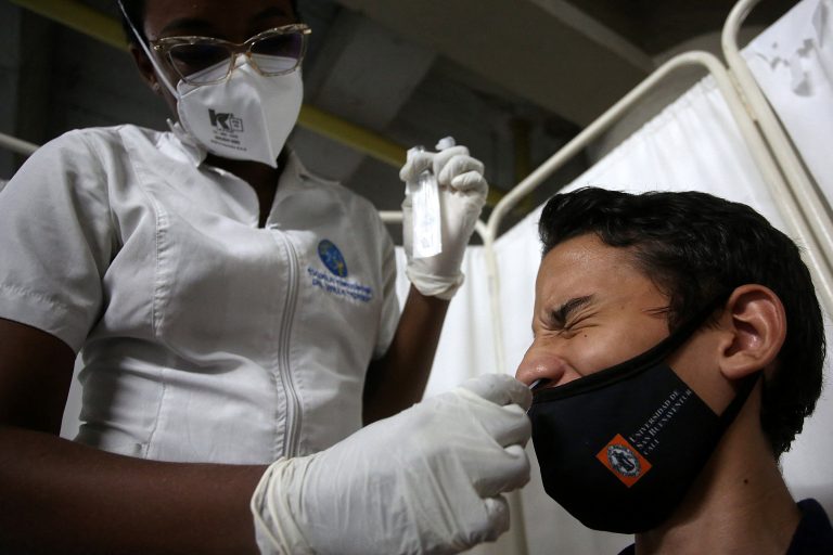 Caos en EEUU: casi 200 mil niños contagiados de ómicron