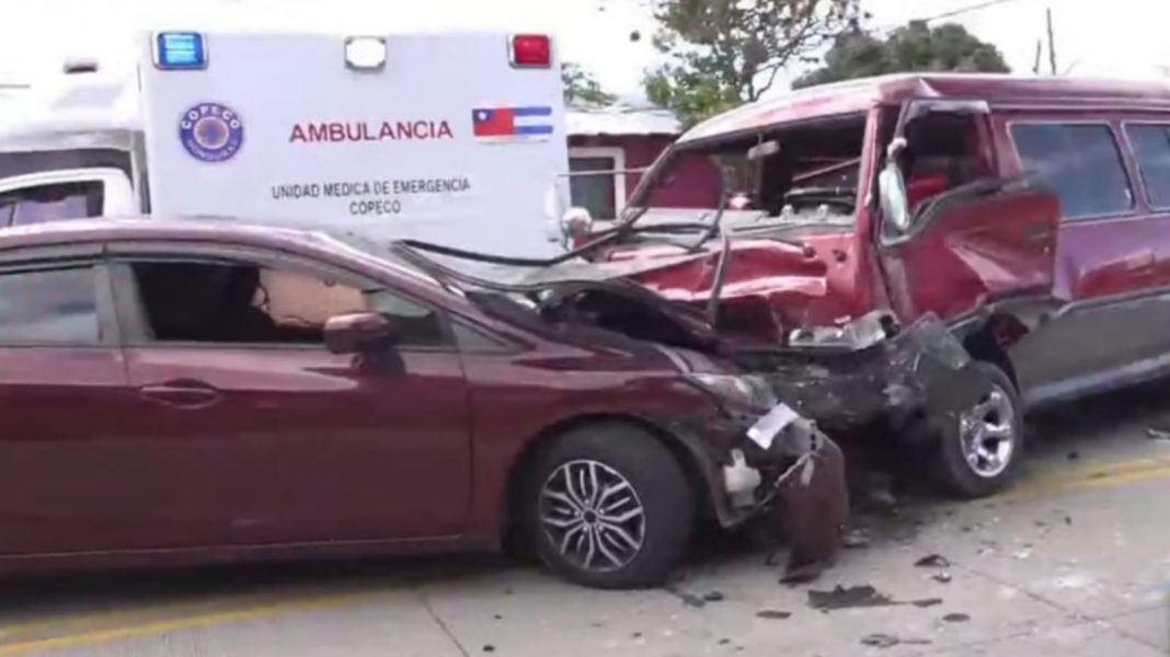 pareja de novios accidente