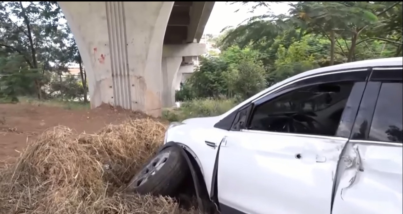 El auto estaba destruido.