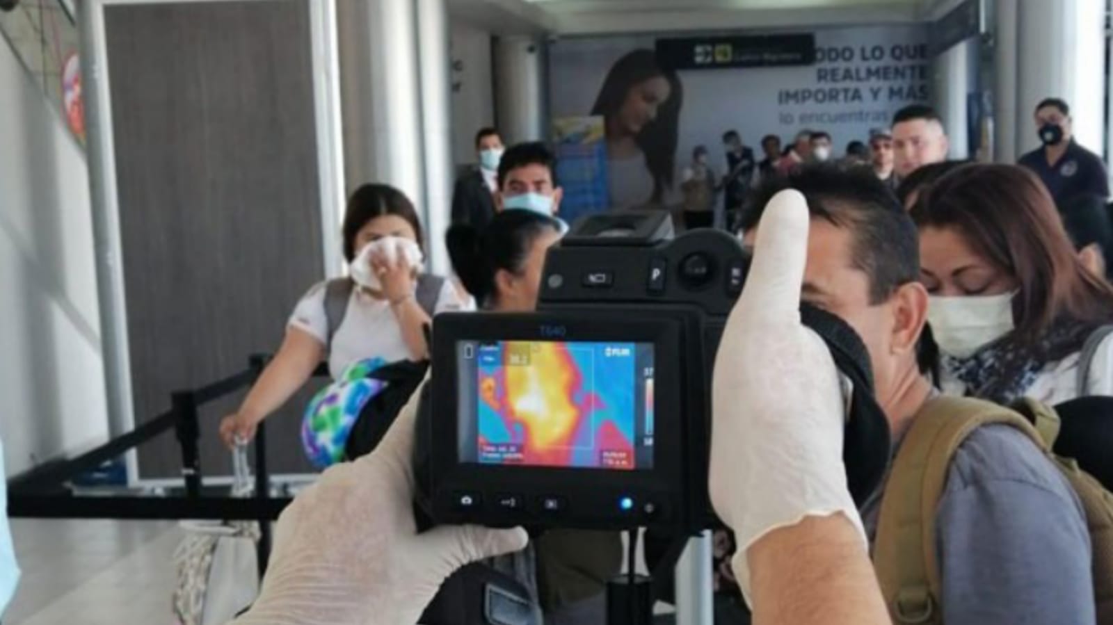 aglomeración en aeropuertos