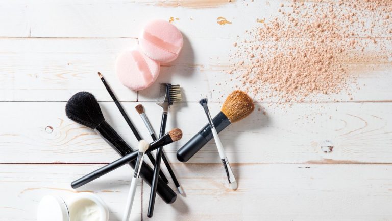 trucos para limpiar brochas de maquillaje