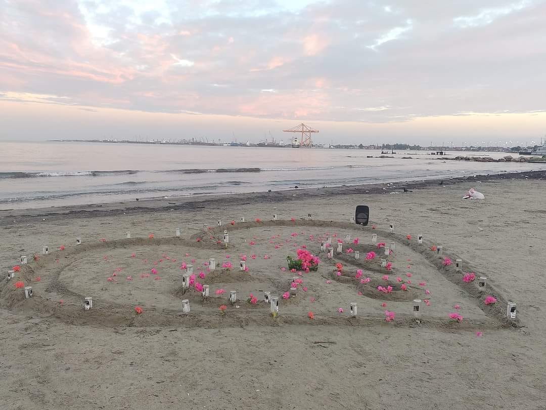 Decoraciones a la orilla de la playa.
