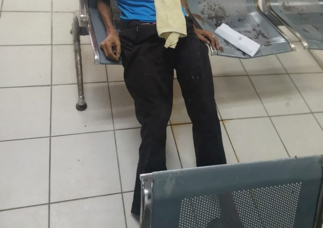 anciano muere en sala de espera