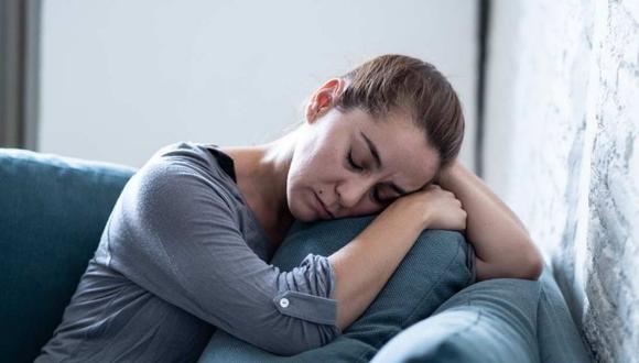 las mujeres actúan más que los hombres frente