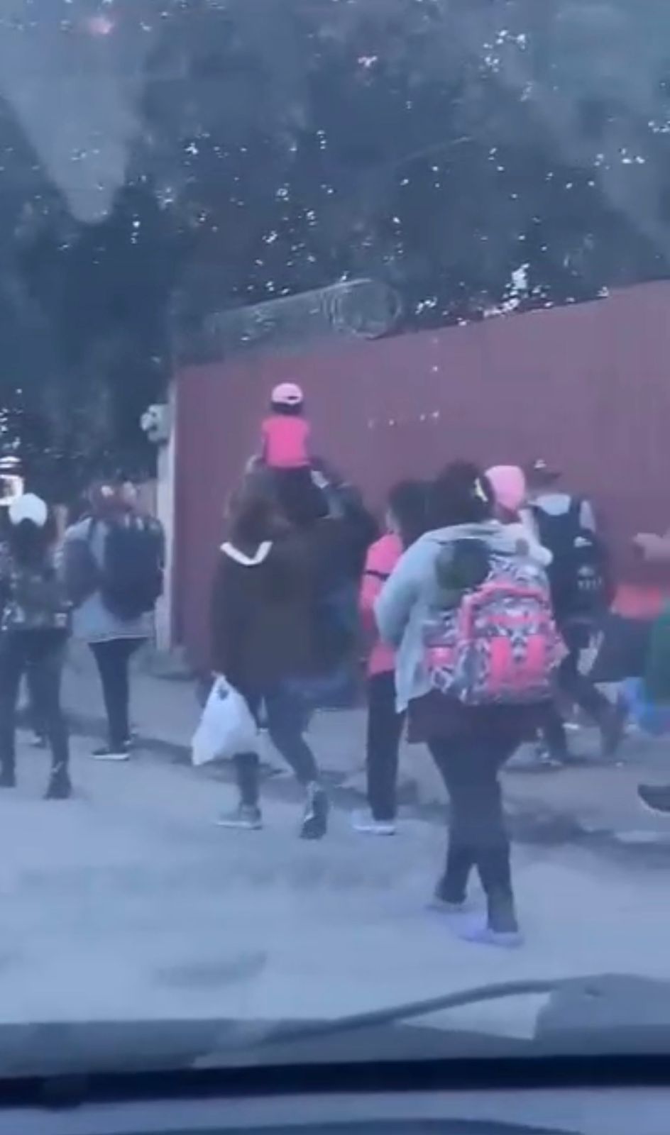 Algunos padres tomaron de determinación de partir con sus esposas e hijos.