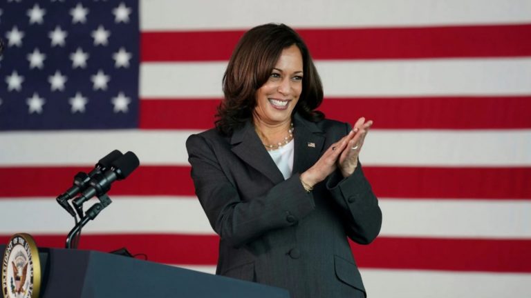 Confirman quiénes acompañarán a Kamala Harris en toma de posesión