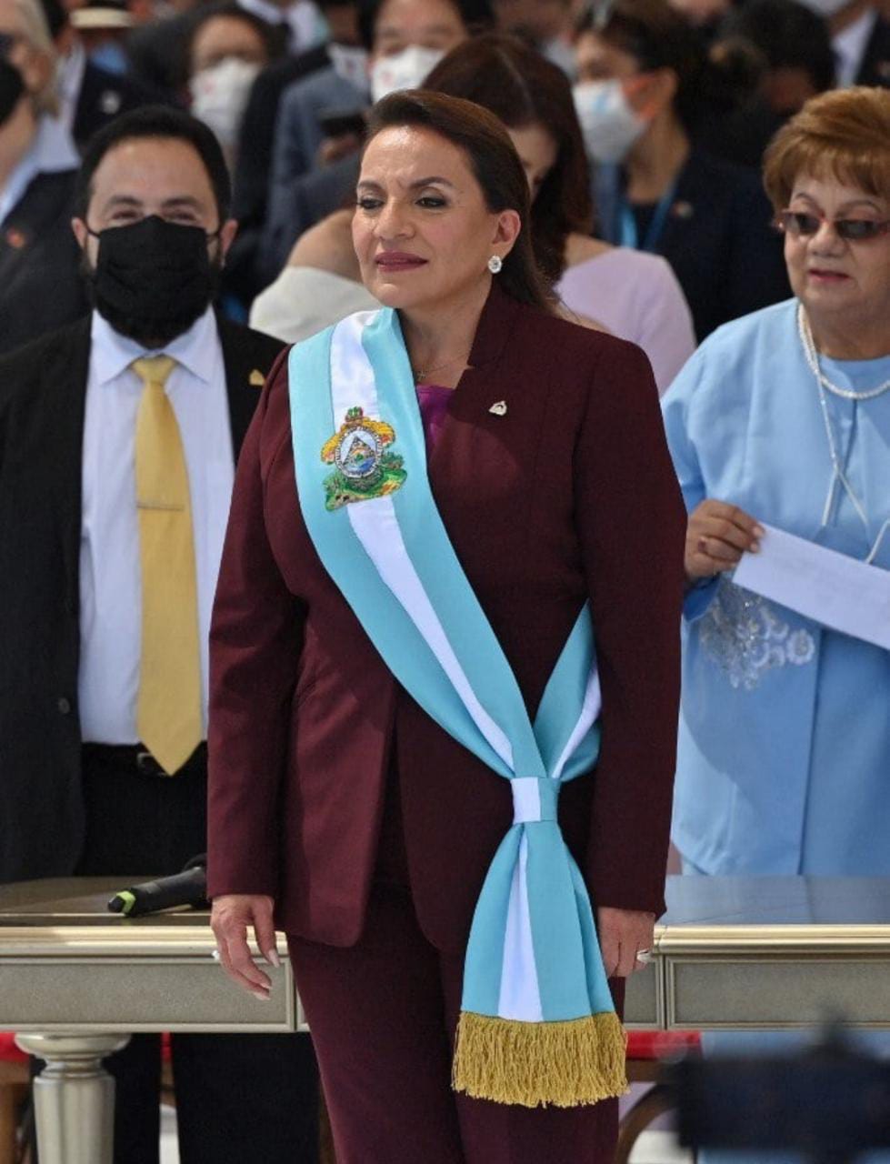 vestidos presentadoras transmisión toma de posesión