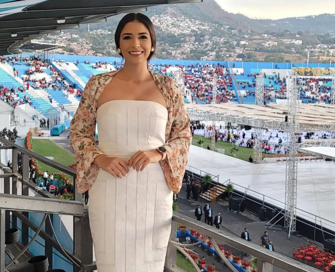 vestidos presentadoras transmisión toma de posesión