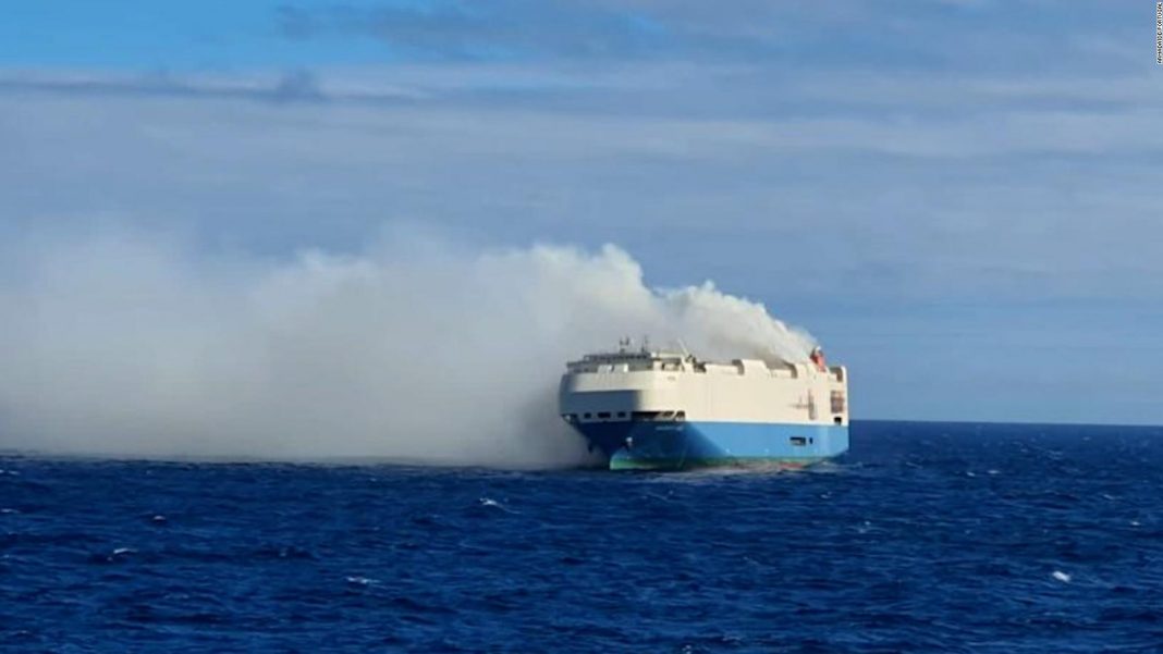 Barco se incendia