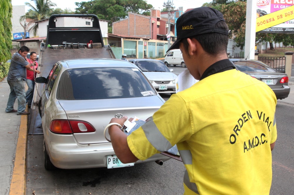 Multas por vehículos mal estacionados