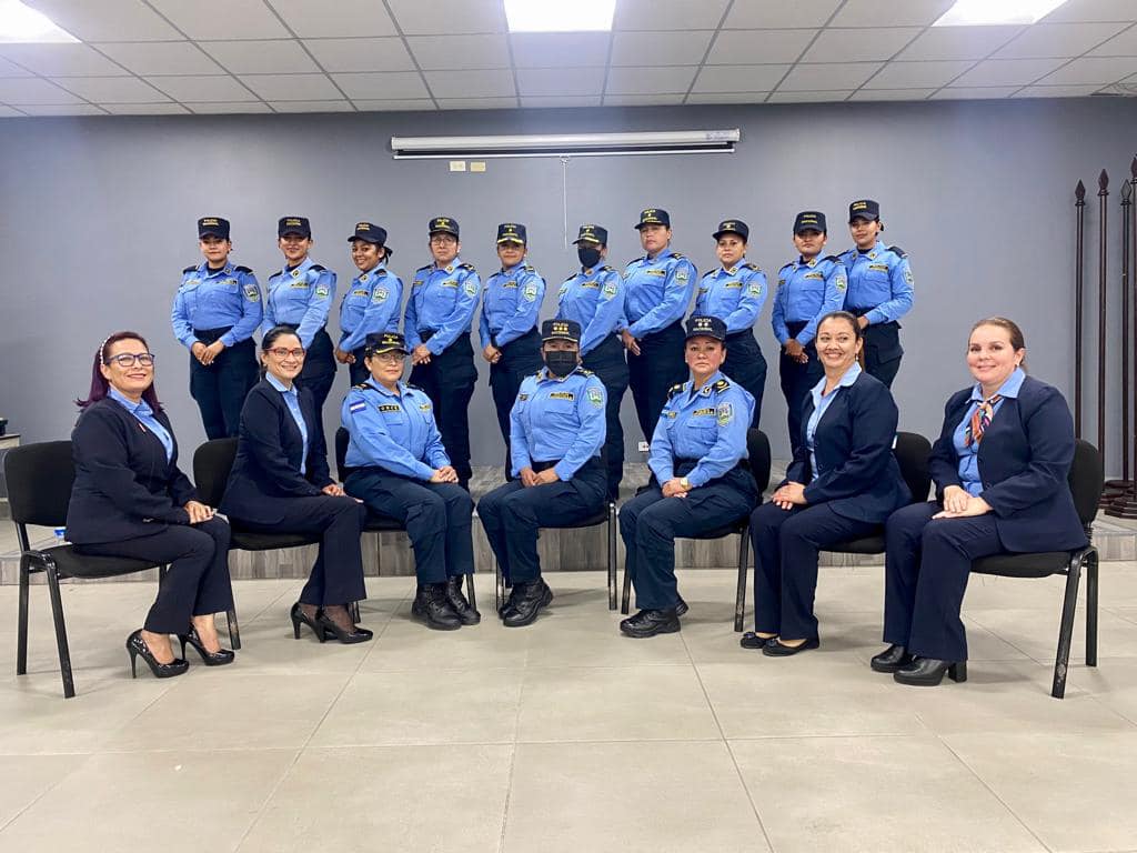 Mujeres en la policía