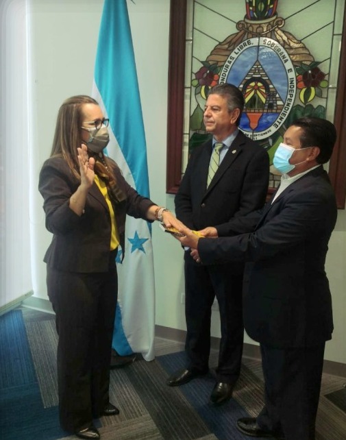 La ministra presentó su promesa de ley ayer.