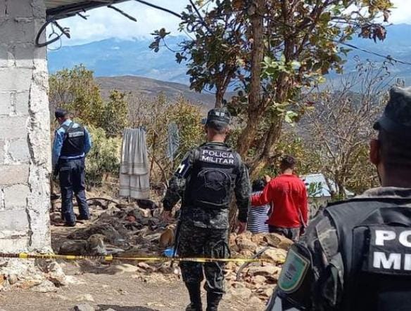 matan a puñaladas a joven madre