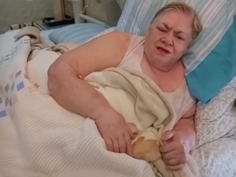 Paquita la del Barrio en cama