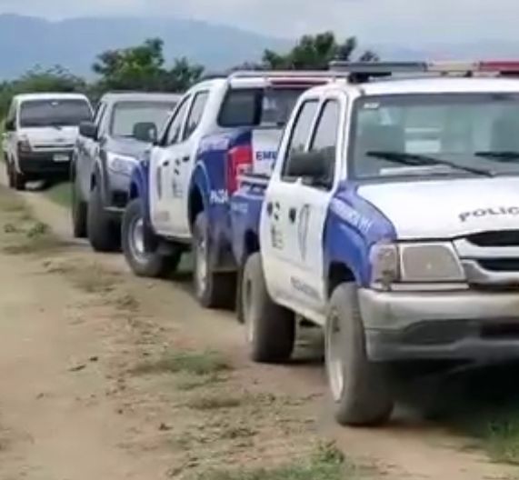 Patrullas policiales en el sector.
