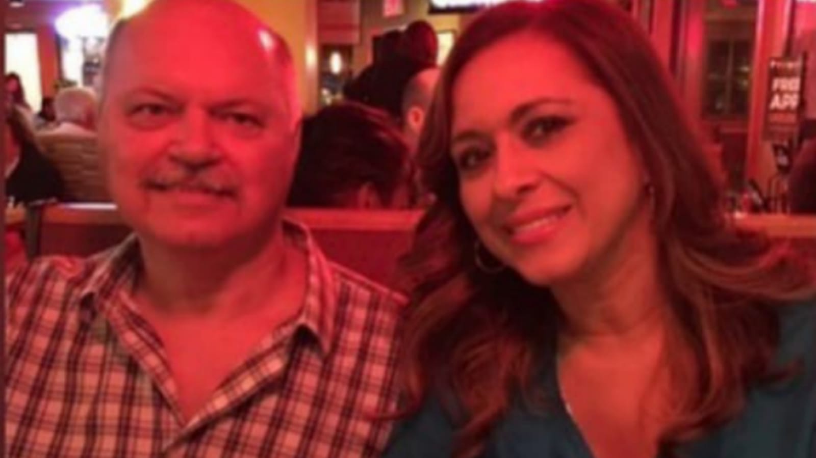 Neida Sandoval junto a su esposo