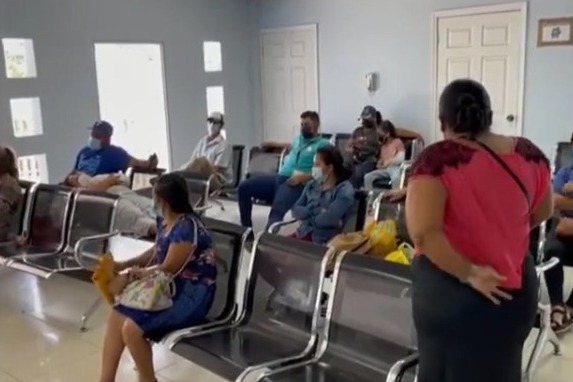 Los pobladores de Comayagua lamentaron que en el hospital no haya ni siquiera agujas.