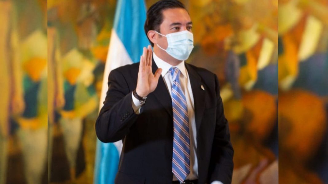 Secretario Privado Héctor Zelaya