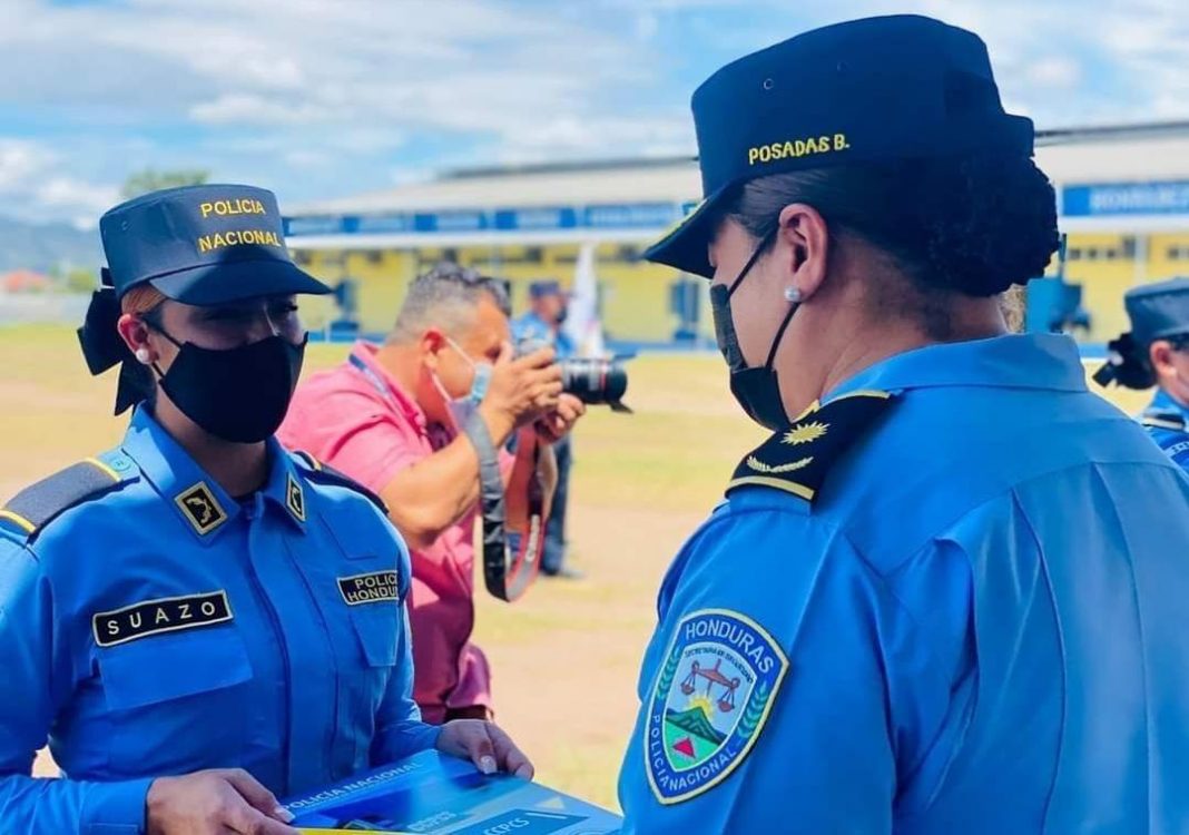 Mujeres en jefaturas policiales