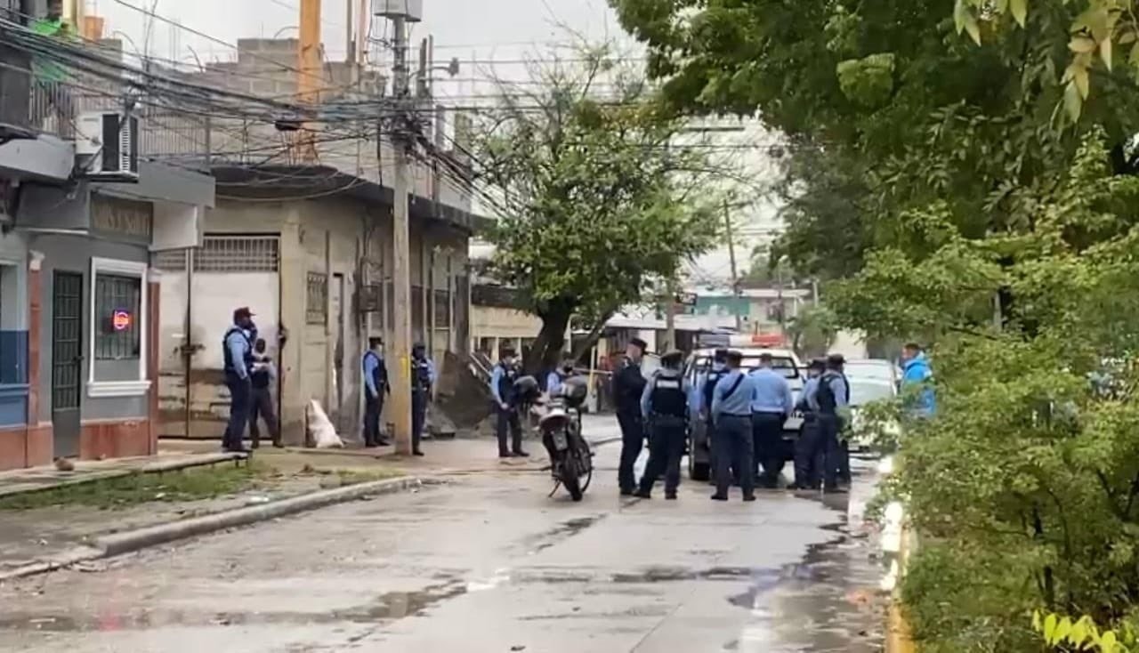 pandilleros con muertos en un carro sps