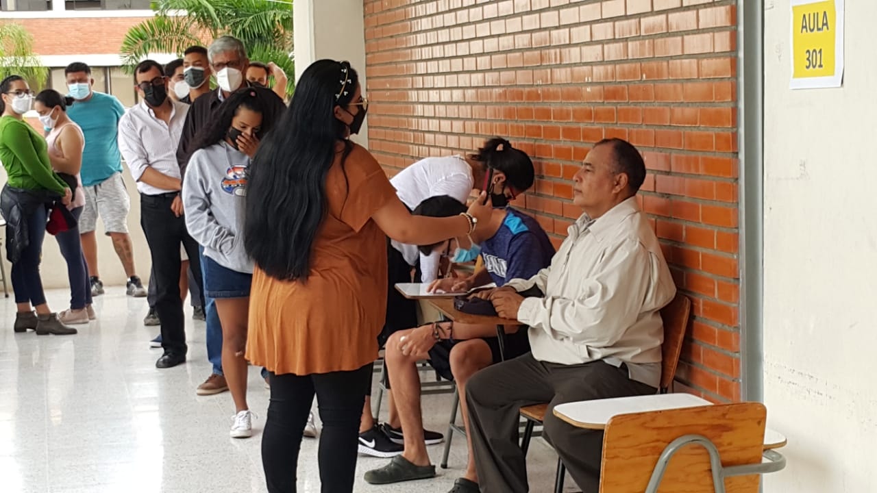 Entrega del DNI HN