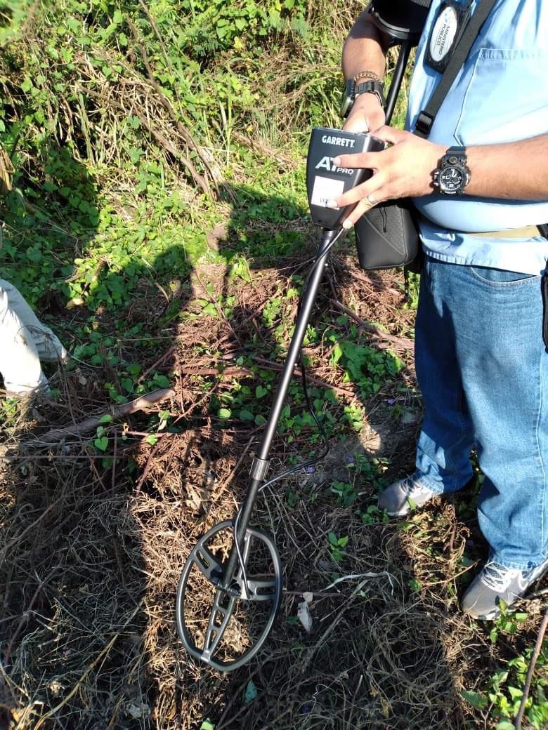 Las autoridades usaron diferentes herramientas para ubicar posibles cadáveres.