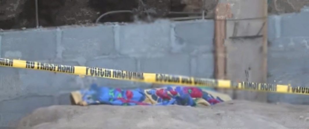 Albañil cae obre varilla en Los Pinos