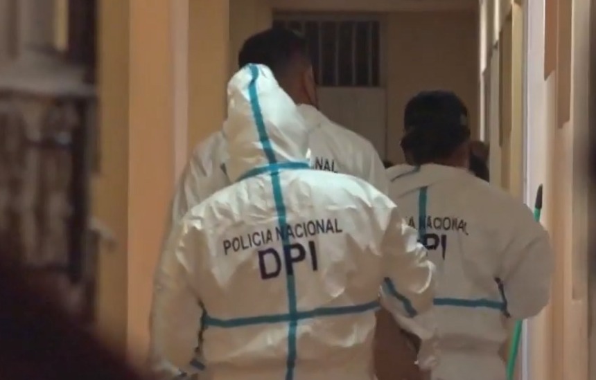 Los agentes de la DPI llegaron para recoger algunos indicios que servirán para investigación.
