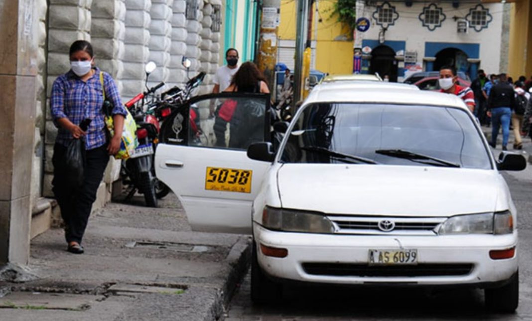 puntos de taxis suspenden labores