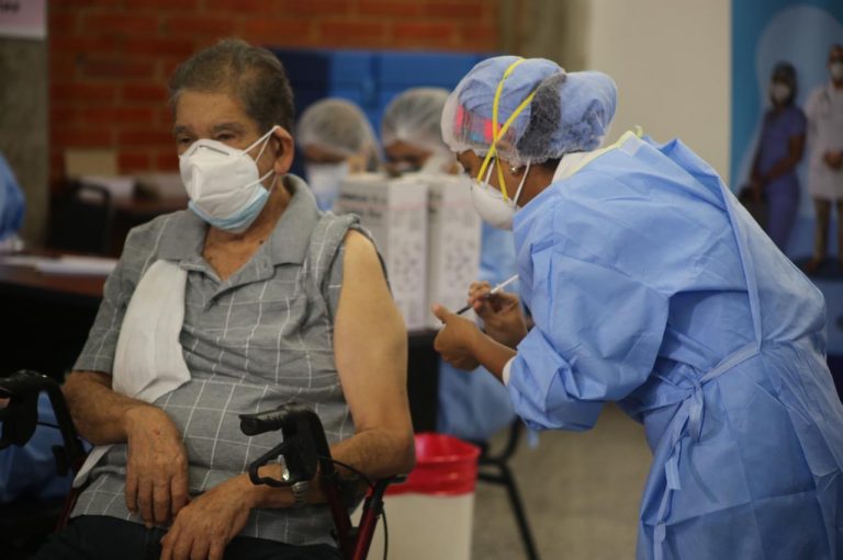 Conozca si habrá jornadas de vacunación este domingo 3 de abril