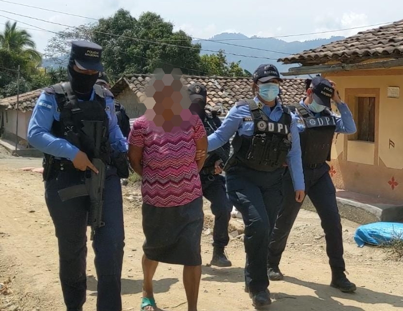 Mujer acusada de explotación sexual 