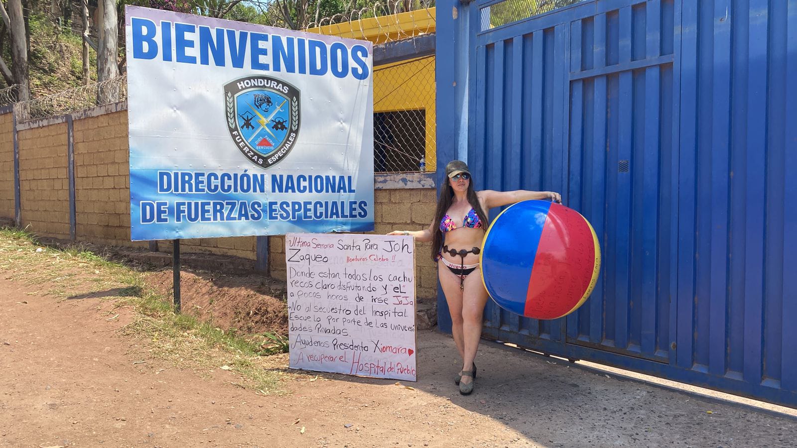 mujer bikini JOH extradición