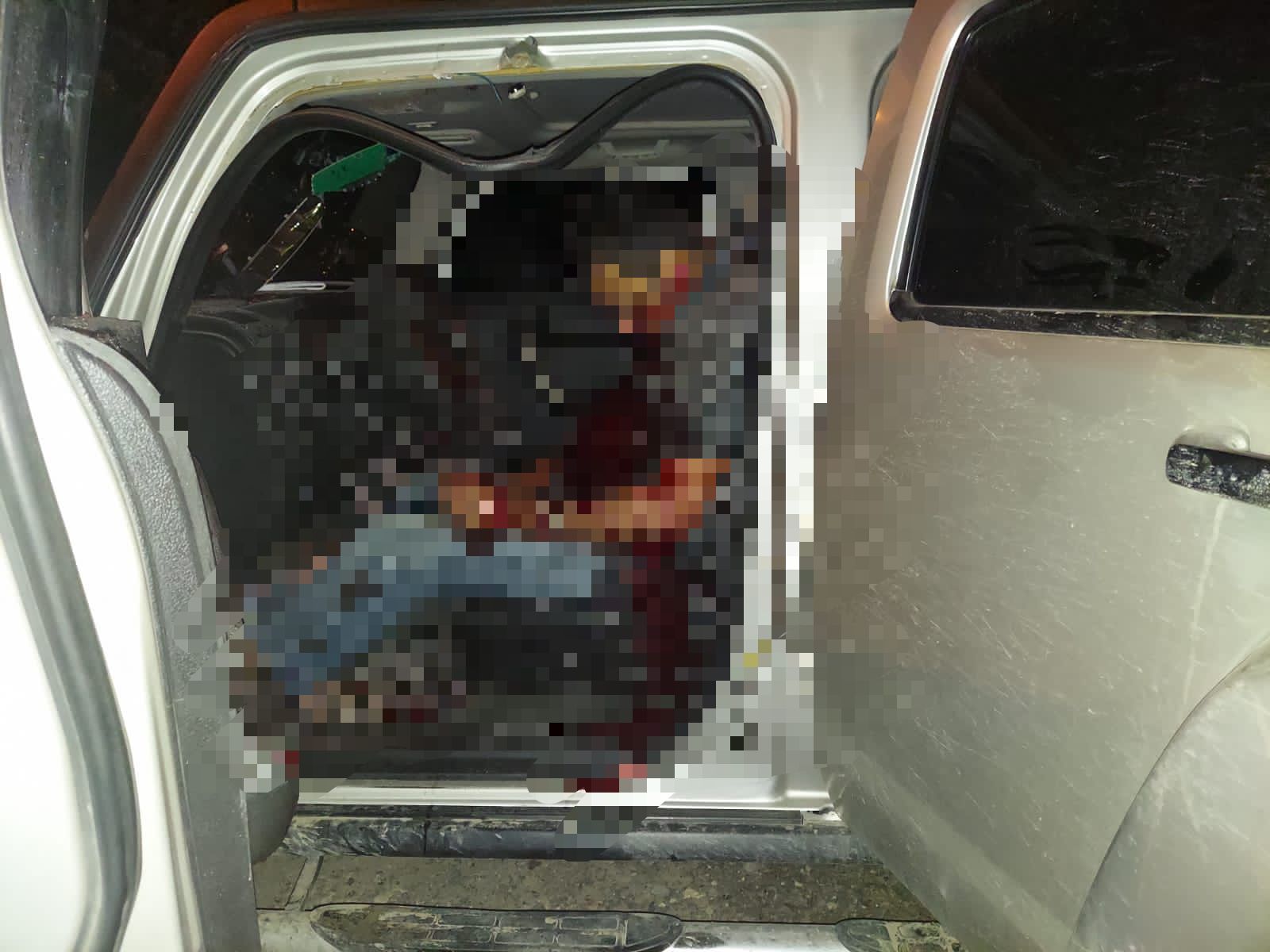 El cuerpo del hombre quedó dentro de su auto.