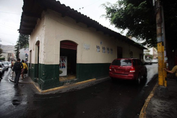 Tito Aguacate cierra por extorsión
