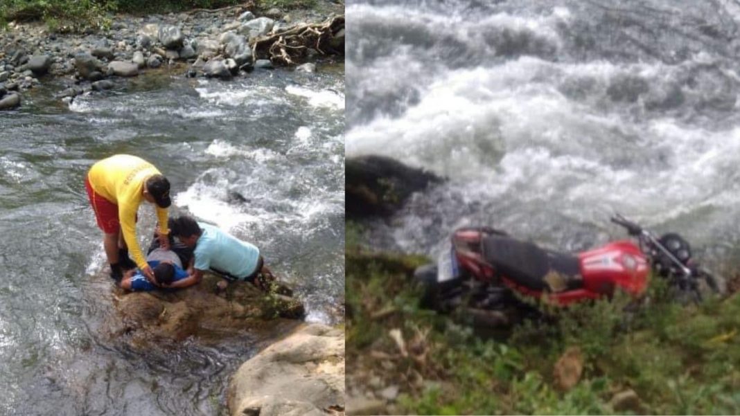 motociclista cae río Atlántida