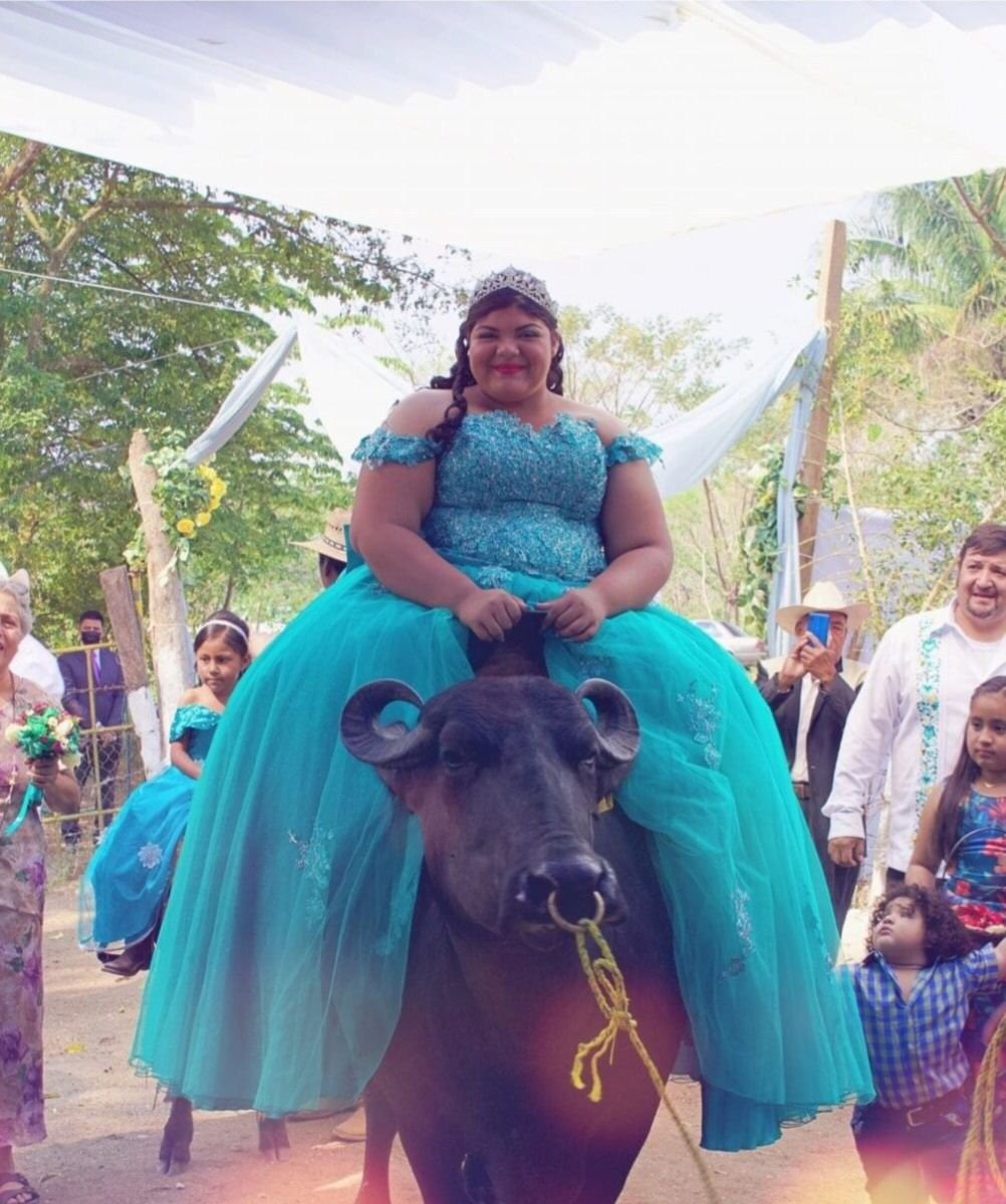 quinceañera épica entrada grúa