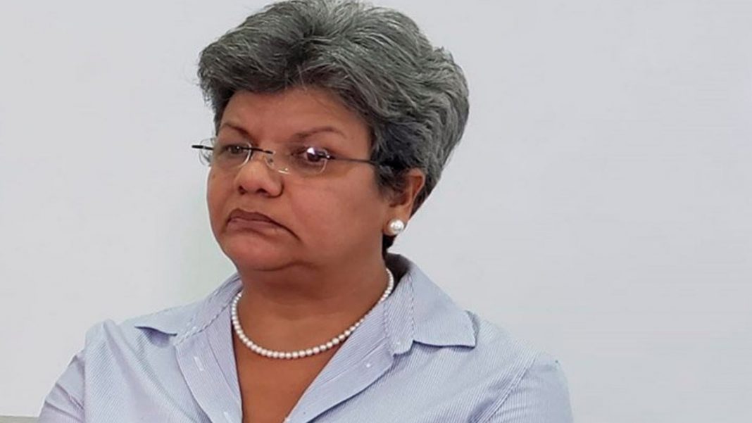 Periodista rechaza premio