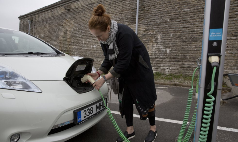 Esta medida también aplica para los coches híbridos.