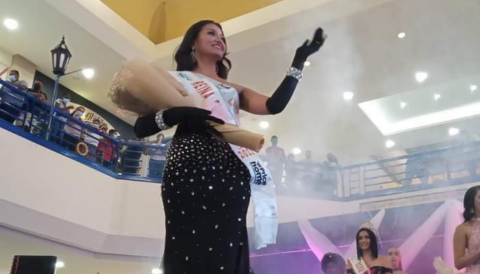 Delia Carías, luego de haber si declarada ganadora del certamen de belleza. 