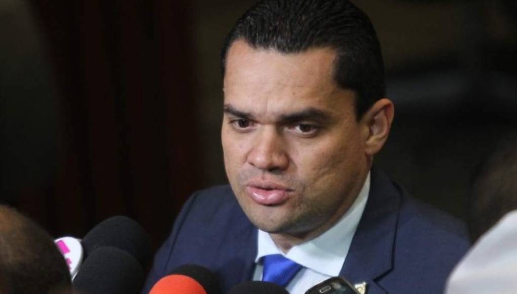 zambrano nacionalizar medios de comunicación y banca