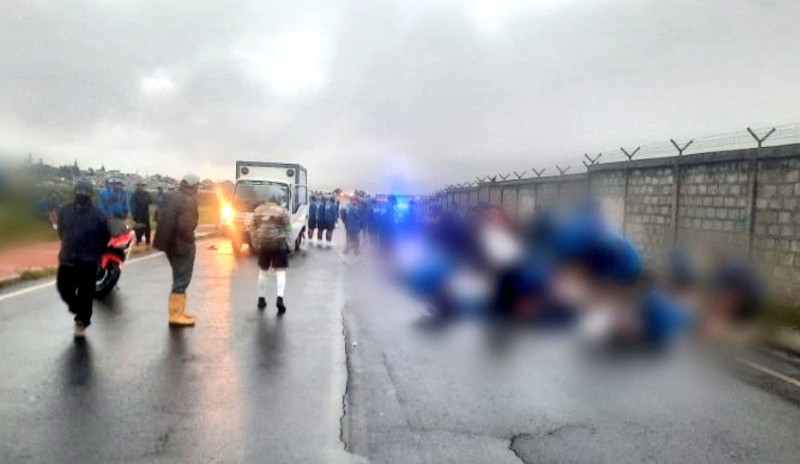 En Ecuador, 27 aspirantes de una escuela de formación de policías fueron atropellados y uno de ellos falleció.