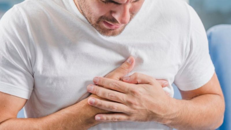 causas dolor mamas hombres