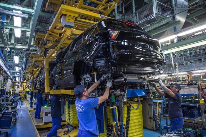 Ford prevé vender 600 mil vehículos eléctricos en Europa.