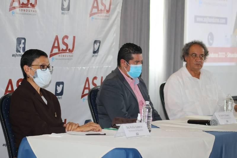 Según la ASJ, solo tres de cada 10 estudiantes que entran a primer grado finalizan el bachillerato y solo dos llegan a la universidad.