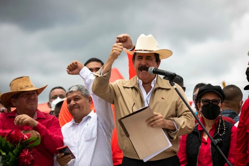 inauguración de plaza Isy Obed