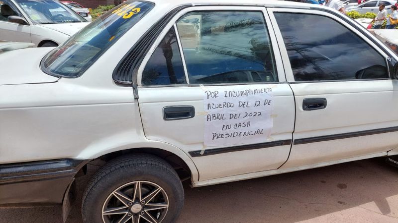 taxistas realizan plantón