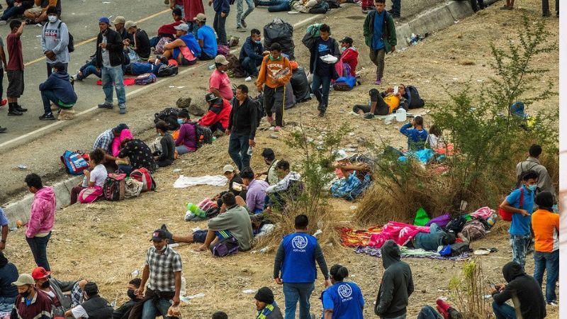 hondureños migran del país