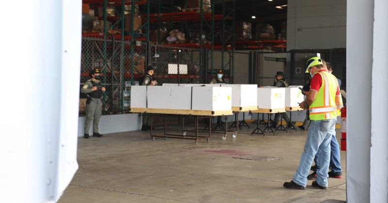 llegan cuerpos de migrantes tráiler