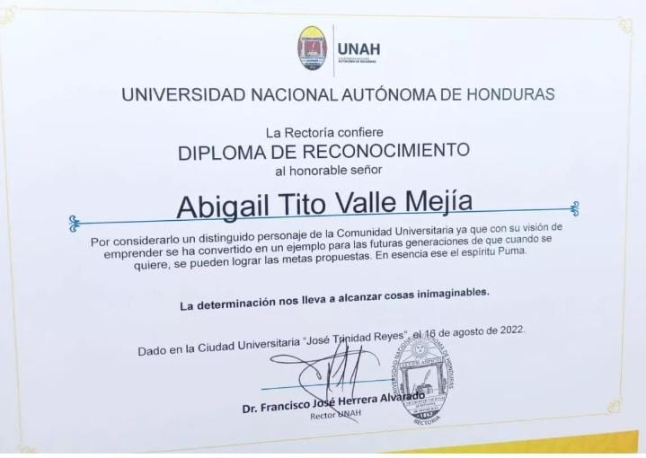 Reconocimiento otorgado a Don Tito.